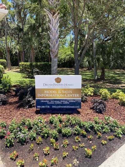 Exterior Signs Photo